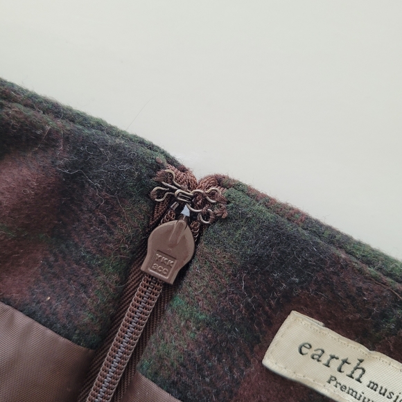 Festive Green & Brown Plaid Mini Skirt w/Big Side Pockets - Picture 8 of 10